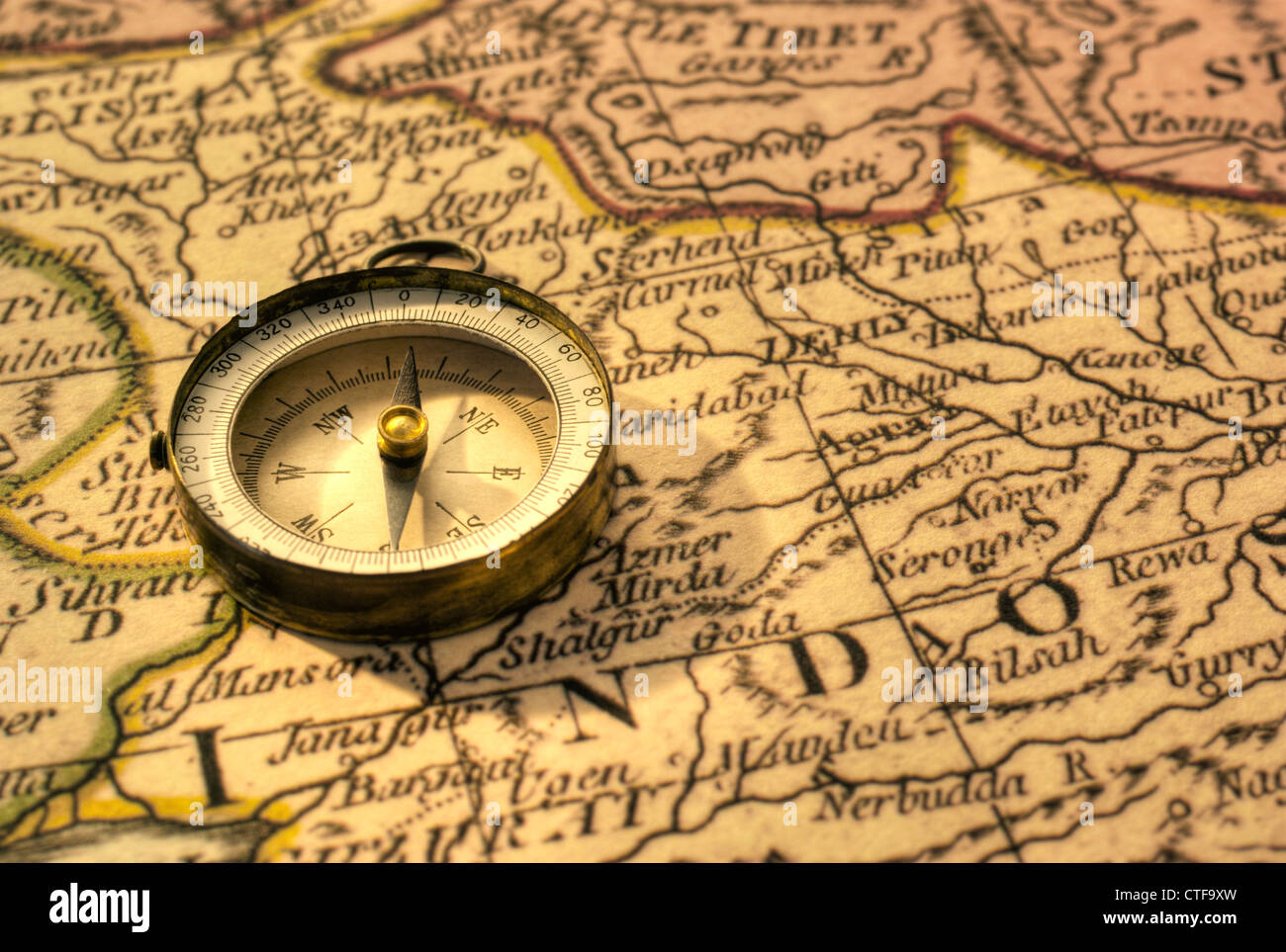 Alten Kompass und Karte im Norden Indiens in der Nähe der Grenze zu Pakistan. Stockfoto
