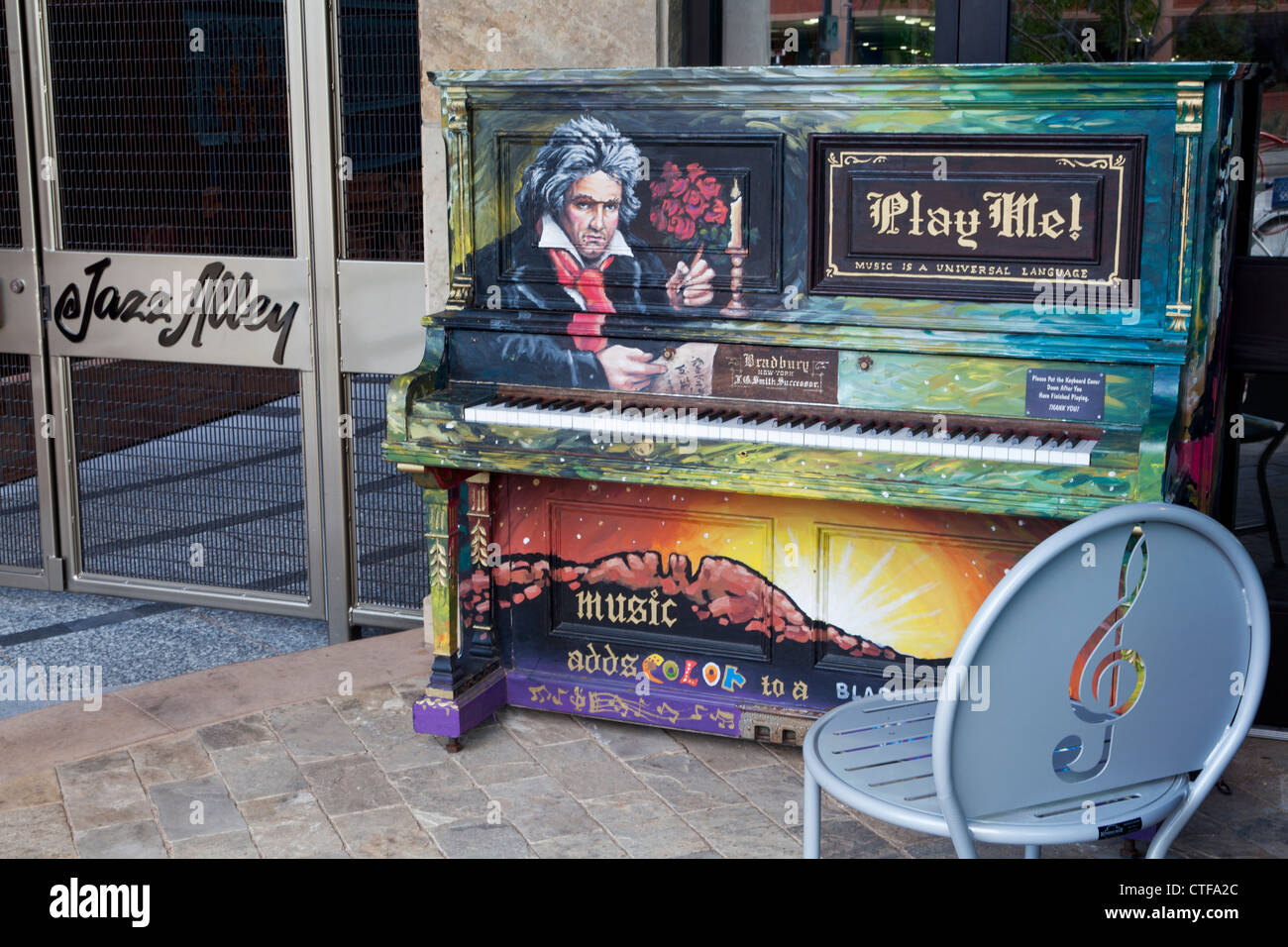 Beethoven gemalt Klavier eines Wandmalereien in Klaviere About Town Programm, Künstler - Terry McNerney. Stockfoto