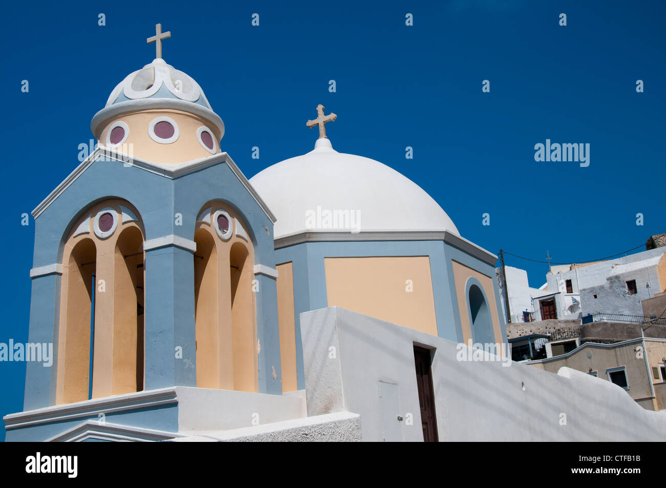 Wenig gewölbt-Kirche am Rande der Caldera von Santorin-Griechenland Stockfoto