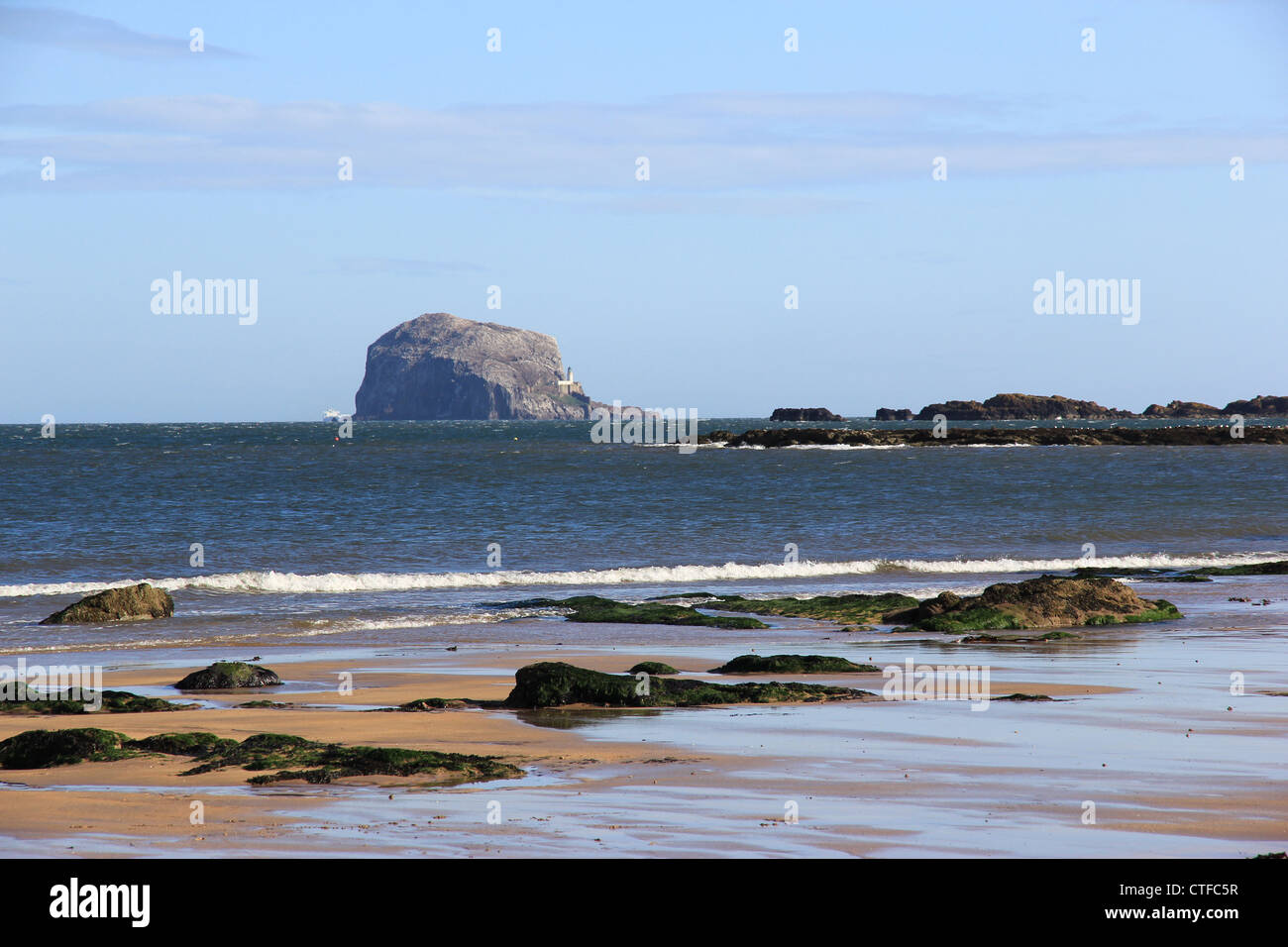 Ansicht des Strandes, der Gezeiten, in North Berwick Blick auf dem Bass Rock Stockfoto