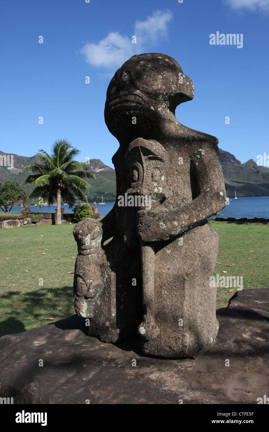 Tiki Statue auf der Insel Nuku Hiva, Französisch-Polynesien Stockfoto