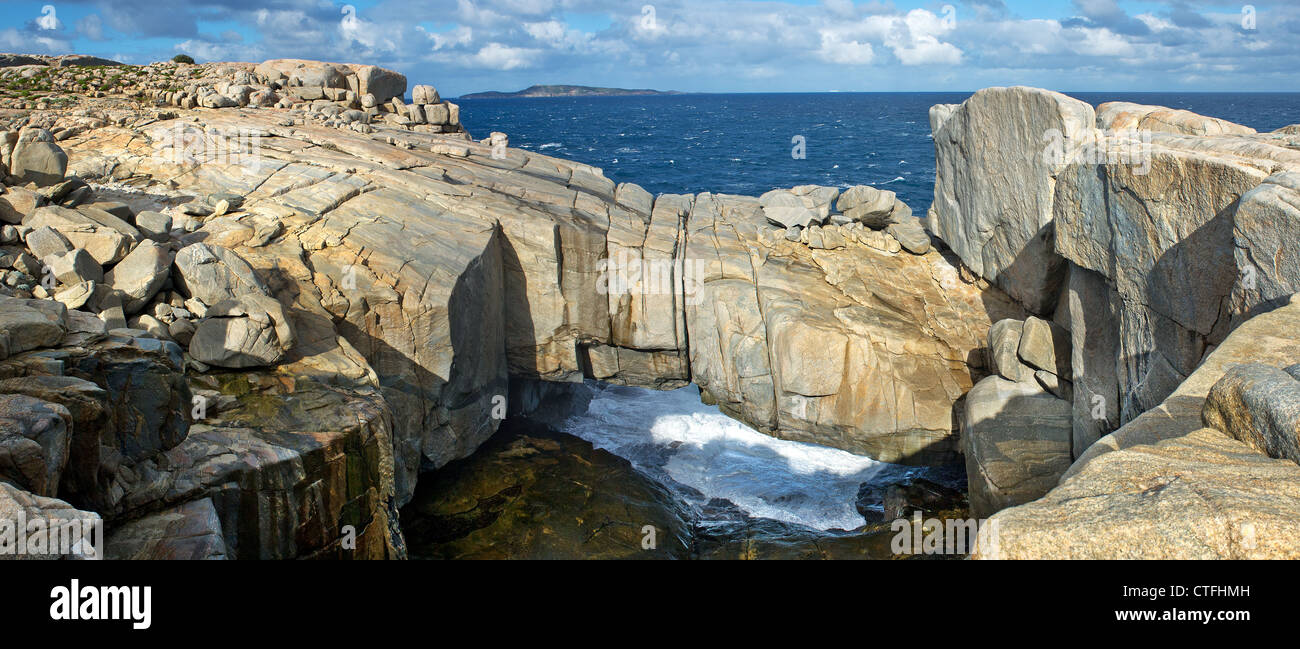 Die Naturbrücke im Torndirrup National Park in Albany, Western Australia, Australia Stockfoto