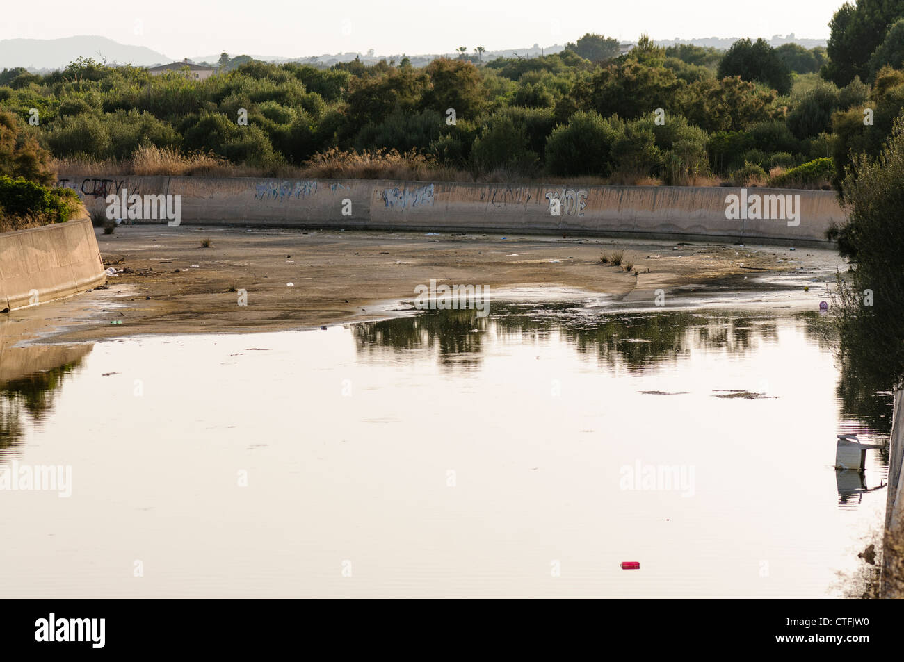 Flut Wasser-Verteidigung-Drainage-system Stockfoto