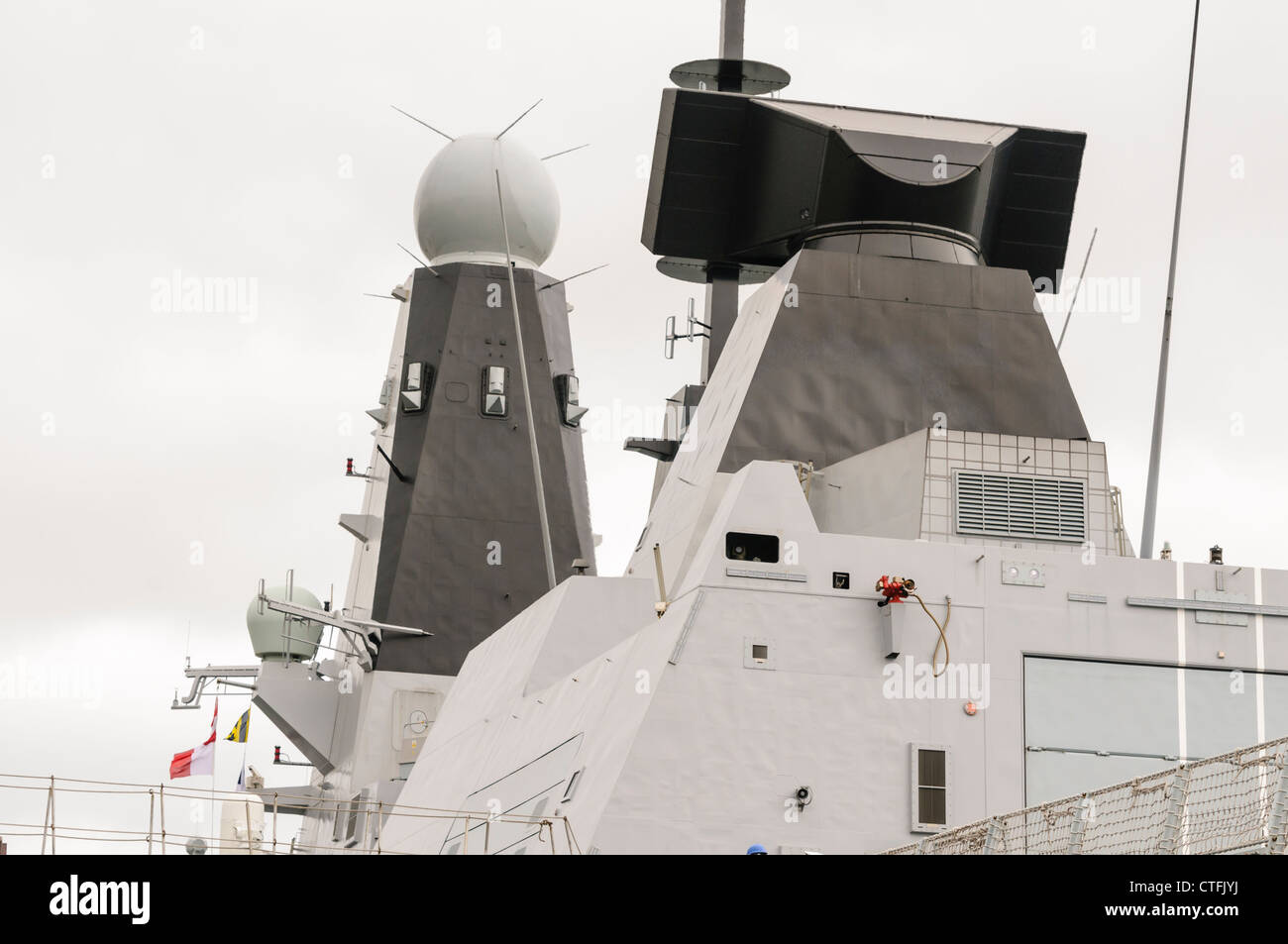 SAMPSON Verteidigung Radarmast auf königliche Marine Art 45 Zerstörer HMS Dragon Stockfoto