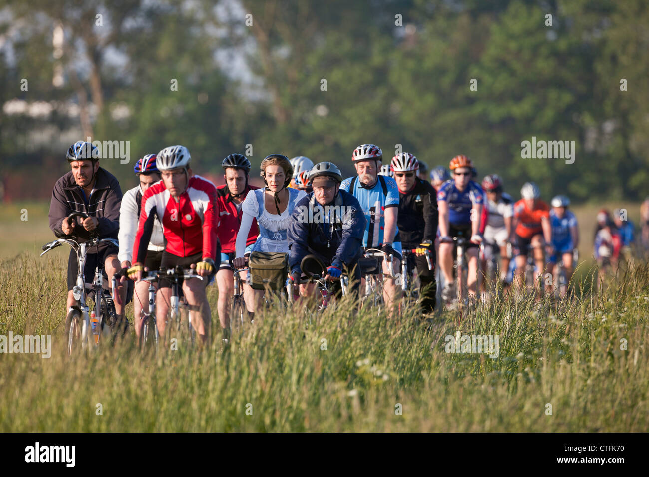 Den Niederlanden, Arum, in der Nähe von Bolsward. Elf Städte Fahrradtour (Niederländisch: Elfsteden Fietstocht). Stockfoto