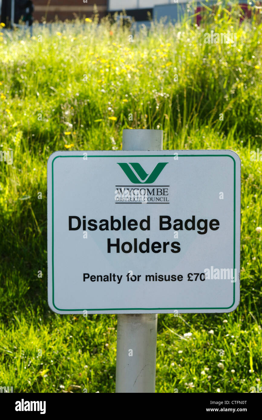 Parkplatz deaktiviert Besitzer melden Sie nur Stockfoto