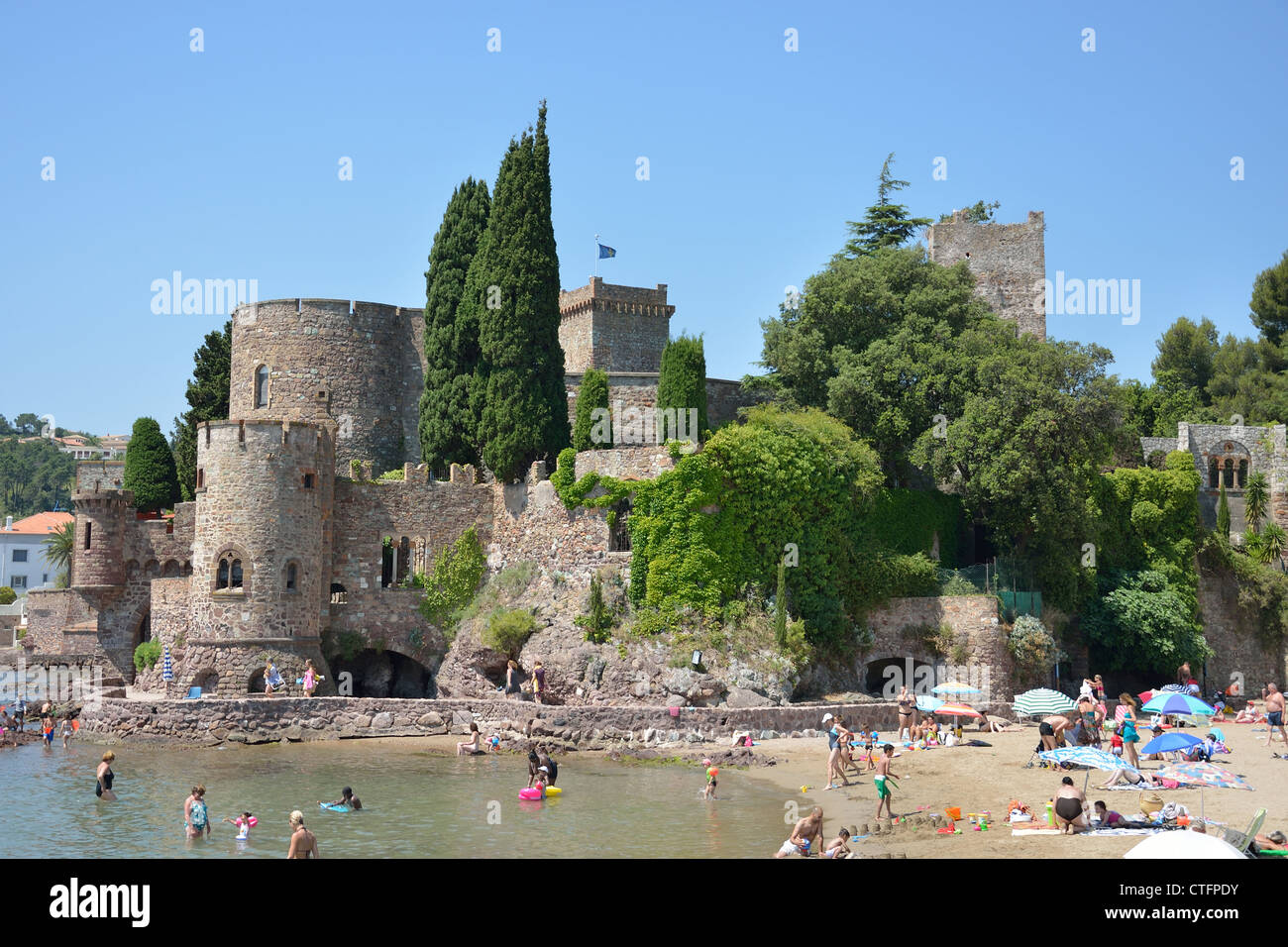 Château De La Napoule und Strand, Mandelieu-La Napoule, Côte d ' Azur, Alpes-Maritimes, Provence-Alpes-Côte d ' Azur, Frankreich Stockfoto