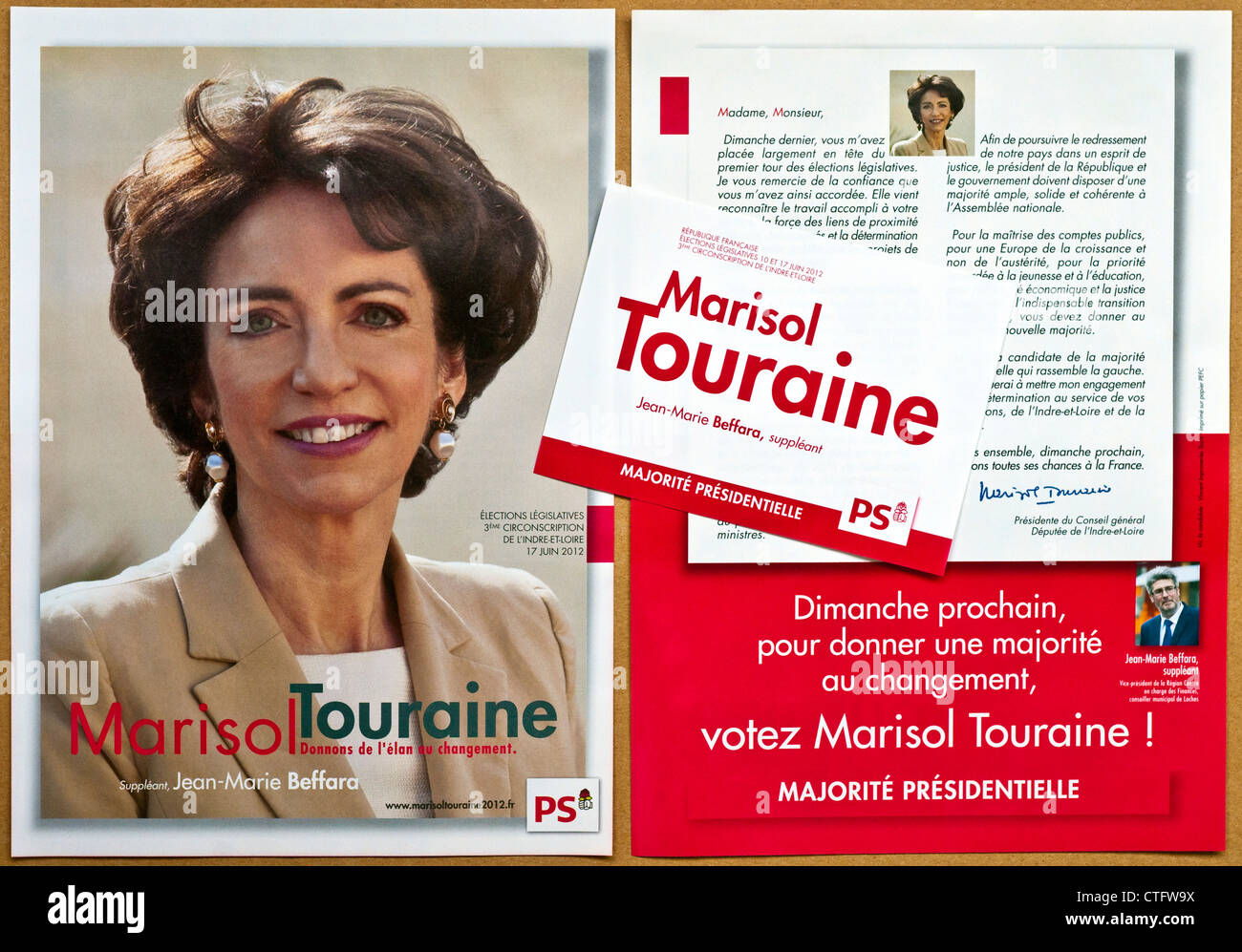 Französische nationale Wahlplakate und Flyer für Marisol Touraine (UMP - Center Rechtsextremismus) - Indre-et-Loire, Frankreich. Stockfoto