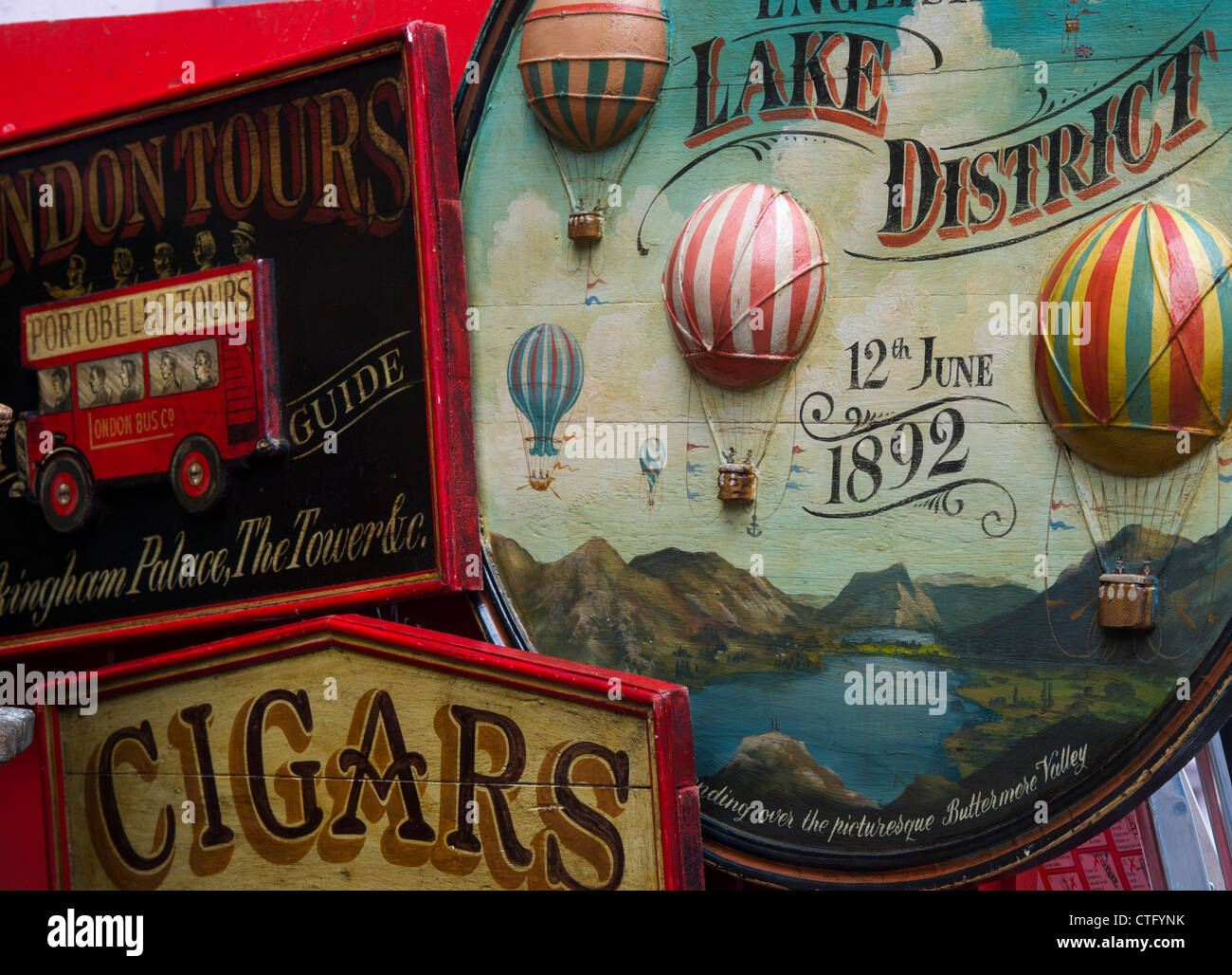 Antike Holzschilder. Portobello Road. London Stockfoto