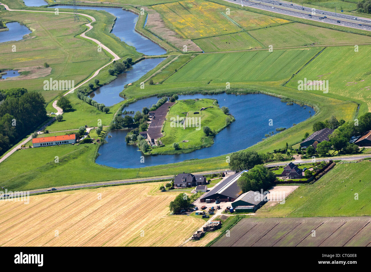Niederlande, Heemskerk, Fort bij Veldhuis. Verteidigungslinie von Amsterdam. Hollandse Waterlinies. Niederländische Wasserschutzlinien. Antenne. Stockfoto