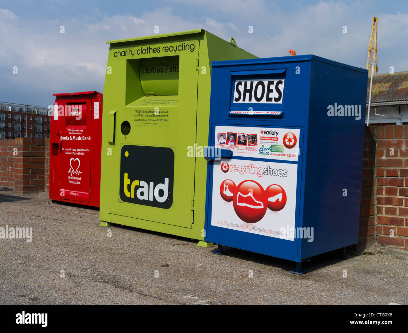 dh Recycling Behälter UMWELT HAMPSHIRE bin Schuhe Charity Kleidung Sammlung Old Portsmouth Recycling Bank uk Stockfoto
