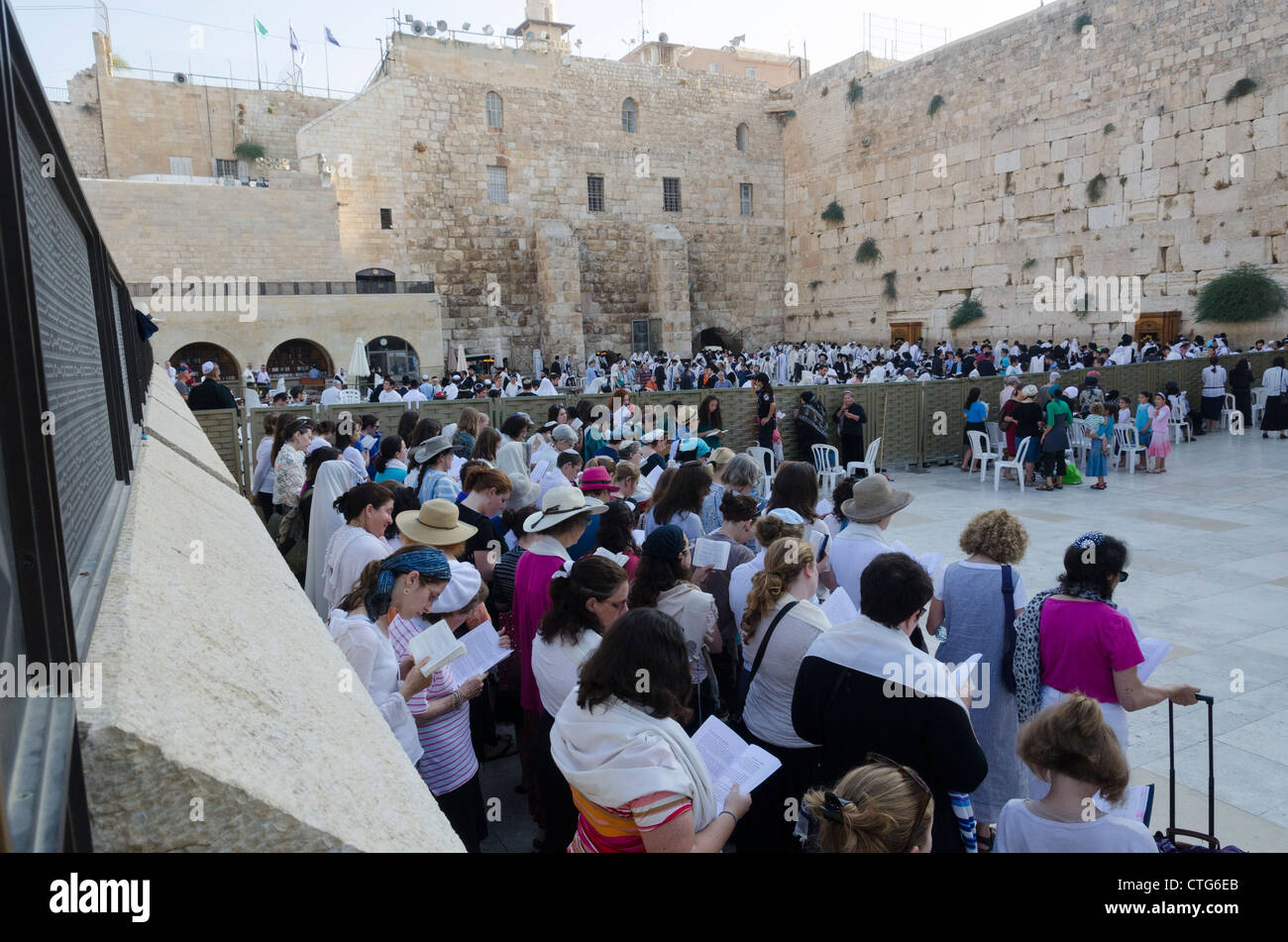 Gebet für die neue jüdische Monat Rosh Khodesh von den Frauen der Mauer. Klagemauer. Altstadt von Jerusalem. Israel. Stockfoto