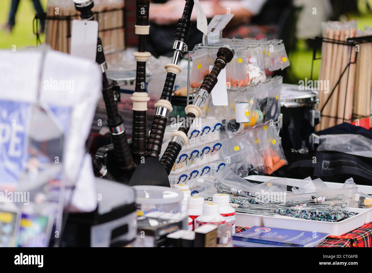 Ersatzteile für Dudelsack zum Verkauf an einen Dudelsack-Wettbewerb Stockfoto