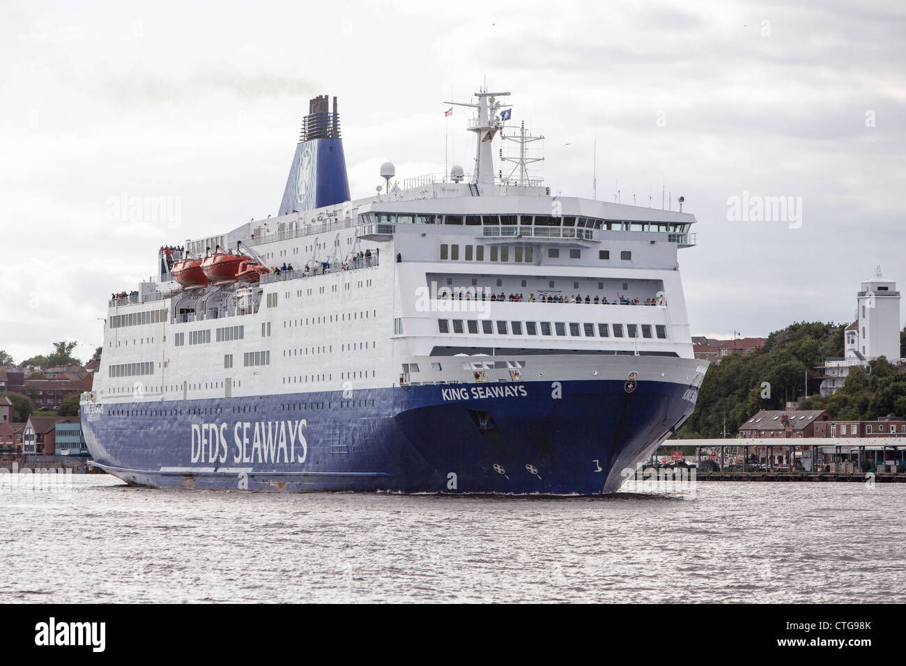 DFDS Seaways Fähre "King Seaways" verlassen Tynemouth, UK Stockfoto