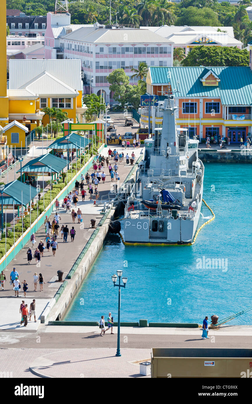 HMBS Bahamas P-60 Patrouillenschiff angedockt in Prince George Wharf im Hafen von Nassau, Bahamas Stockfoto