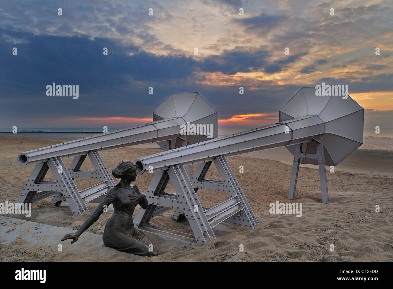 Ich höre es, Installation von Künstler Ivars Drulle am Strand während Beaufort04 2012-Kunst-Festival in Bredene, Belgien Stockfoto Ich höre es, Installation von Künstler Ivars Drulle am Strand während Beaufort04 2012-Kunst-Festival in Bredene, Belgien Stockfoto