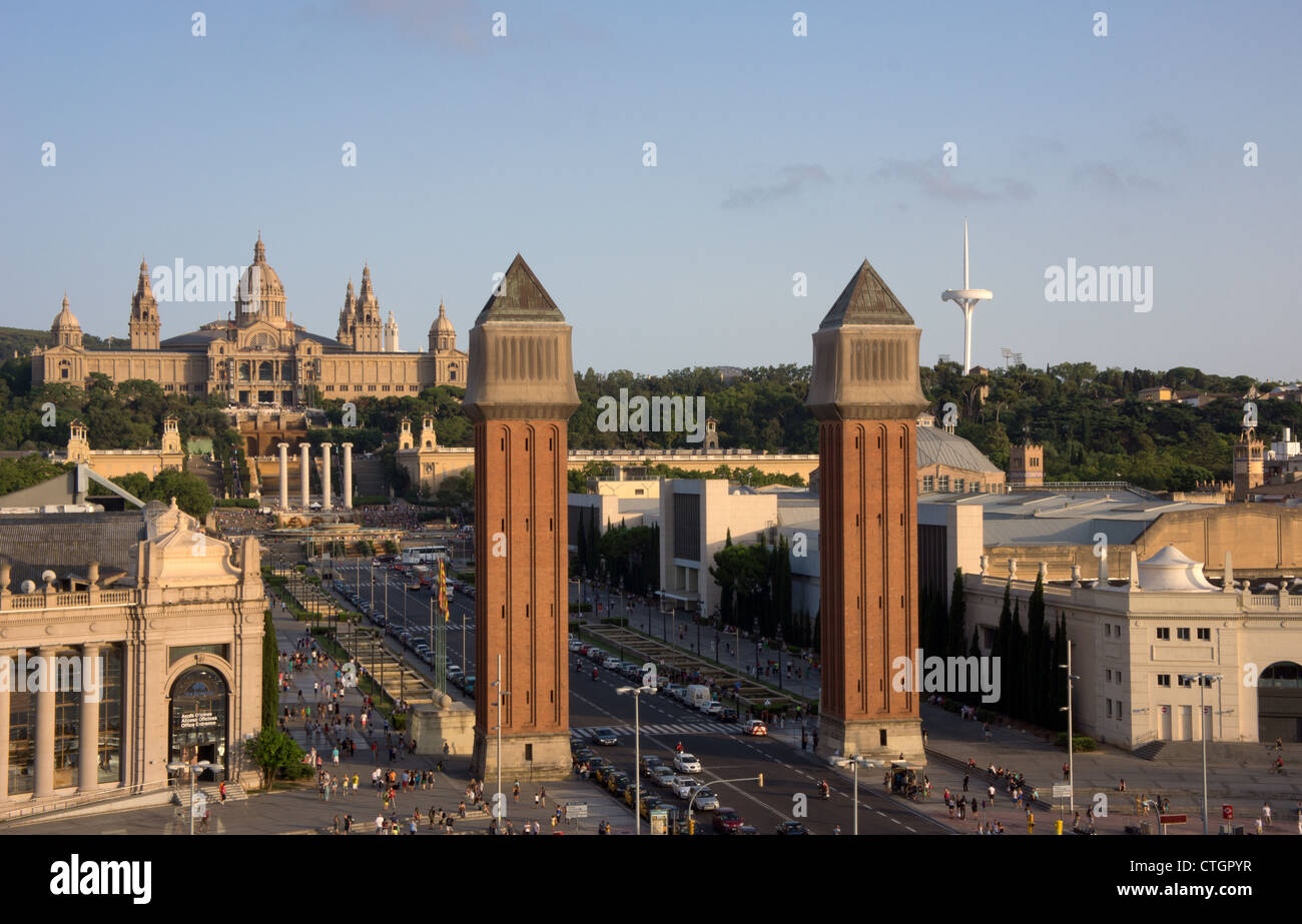 Barcelona "Plaza España" (Spanien Platz): die internationale Messe, das nationale katalanische Kunstmuseum und der Funkturm. Stockfoto