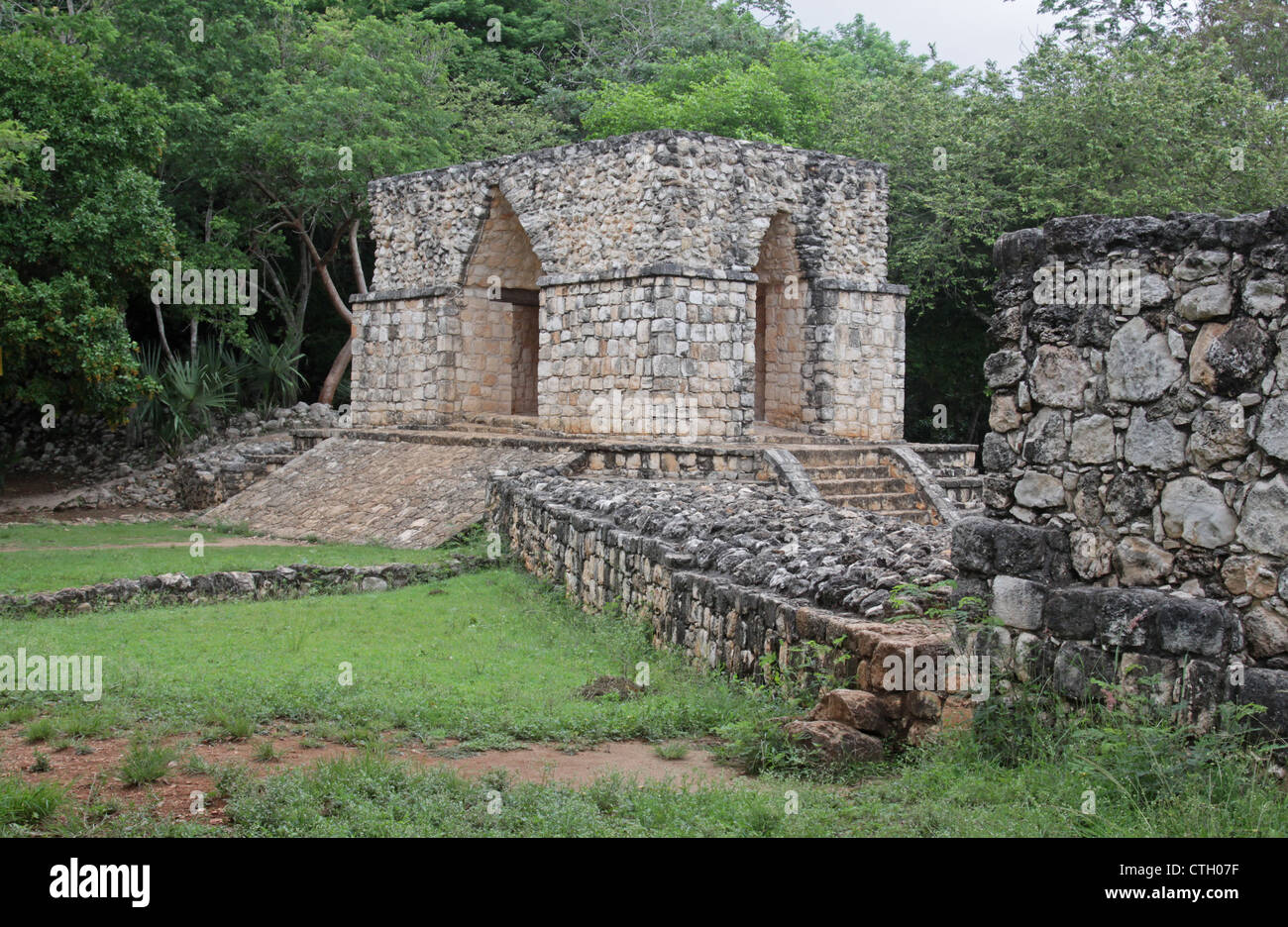 Eingangstor zum Ek Balam Stockfoto