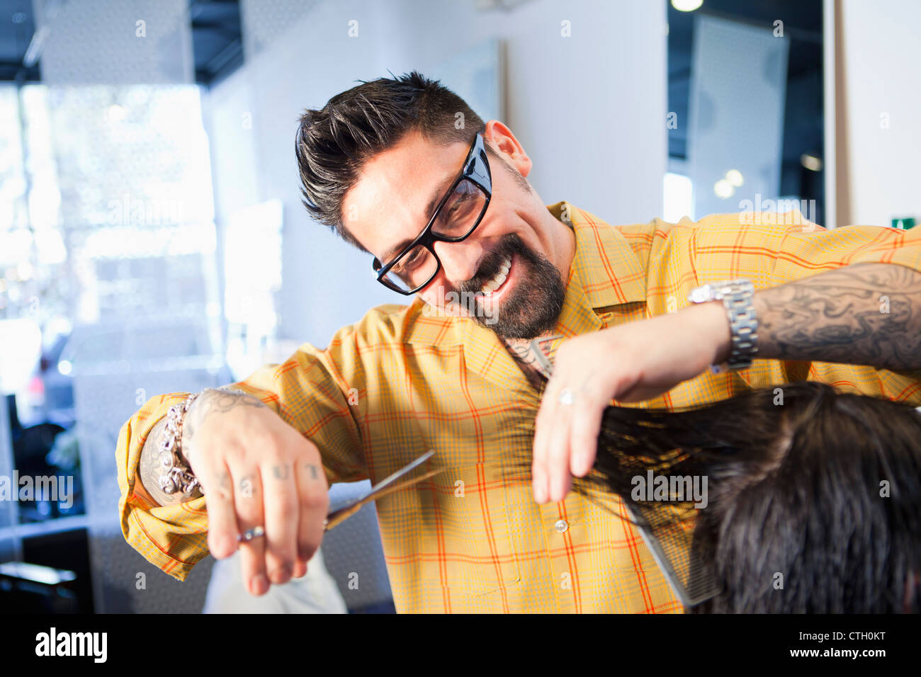 Friseur Haare schneiden im salon Stockfoto