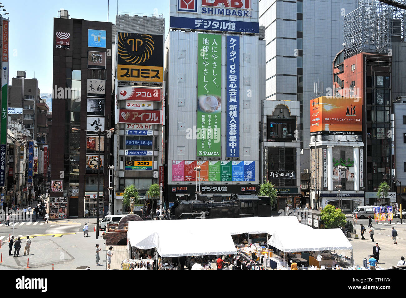 Markt auf der Straße, Shimbashi, Tokio, Japan Stockfoto