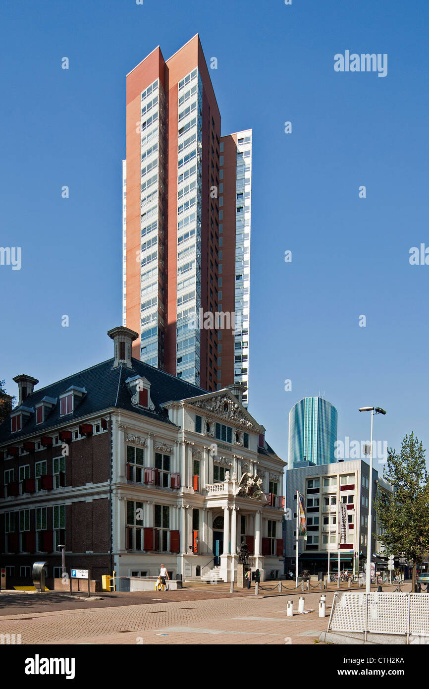 Wohn- und Bürogebäuden. Vordergrund: älteste Haus von Rotterdam genannt Schielandshuis von 1655, heute Museum. Stockfoto