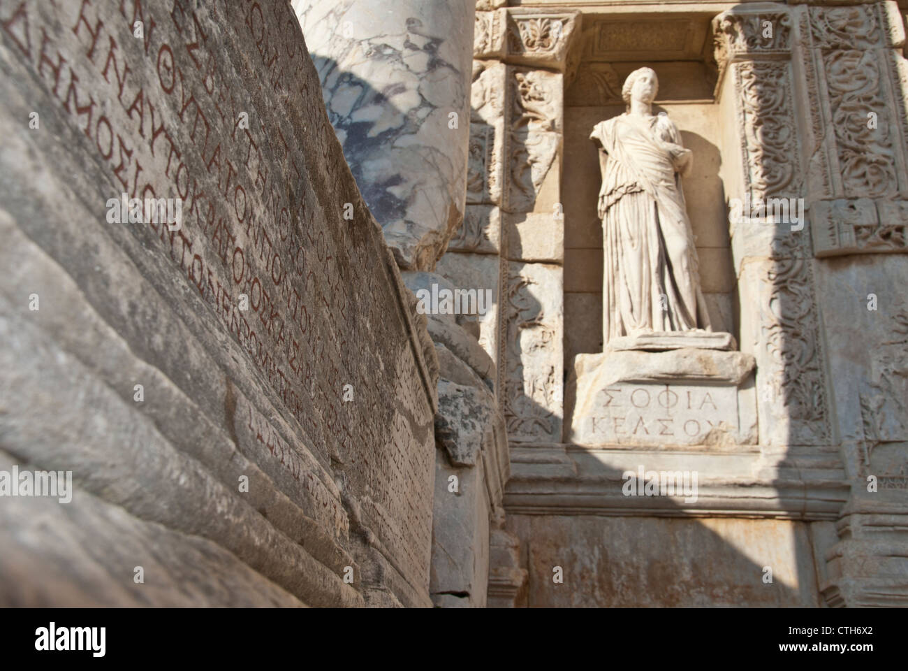 Göttinnenstatue in der Bibliothek der Celsius, Ephesus, Selcuk, Izmir, Türkei Stockfoto