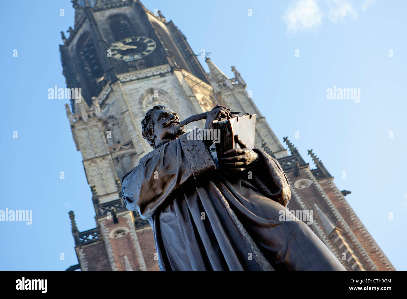 Niederlande, Delft, Statue von Hugo De Groot Kirche genannt New Church. Stockfoto