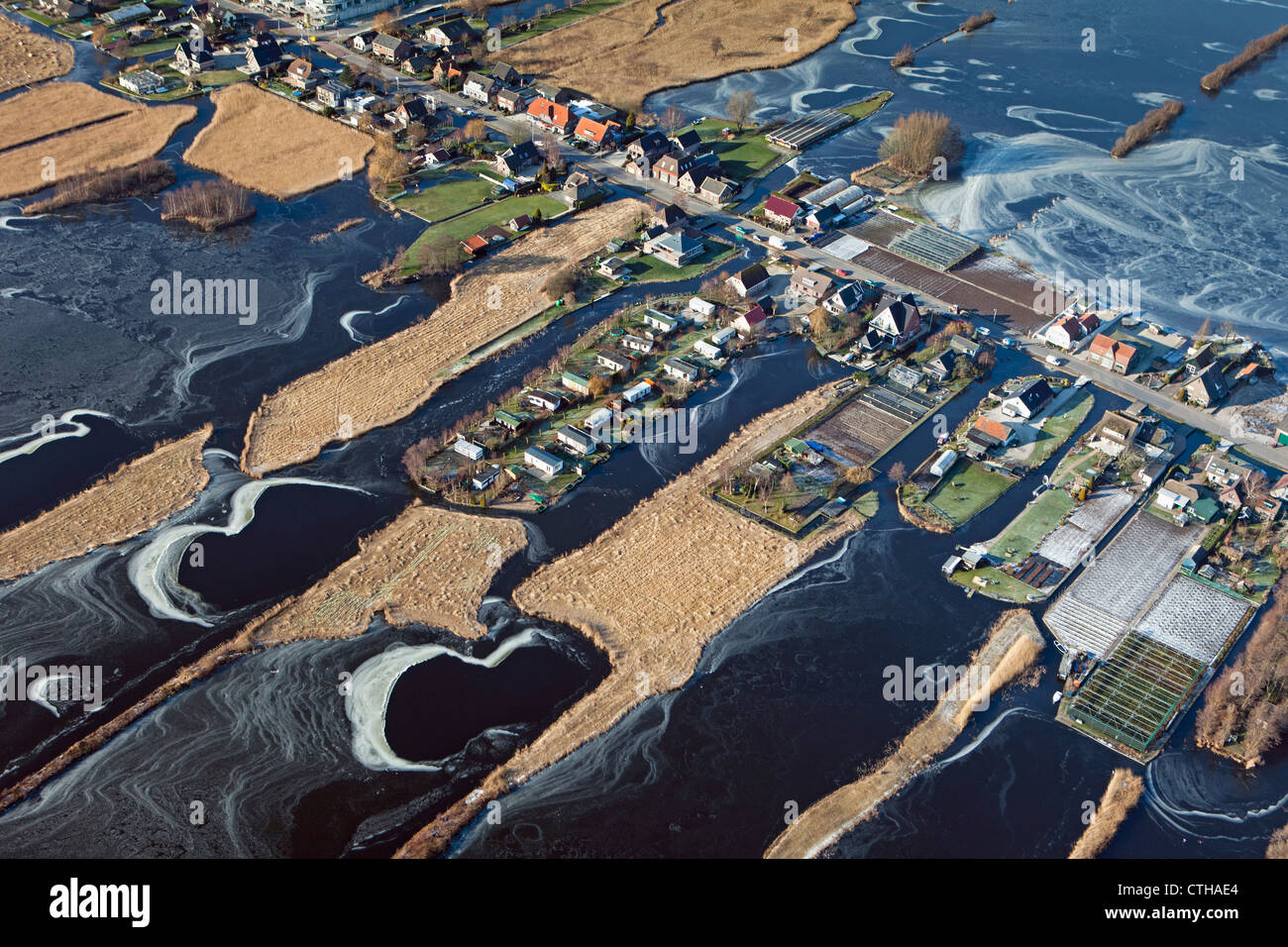 Die Niederlande genannt Noorden, in der Nähe von Nieuwkoop Seen Nieuwkoopse Plassen. Luft. Winter. Frost. Stockfoto