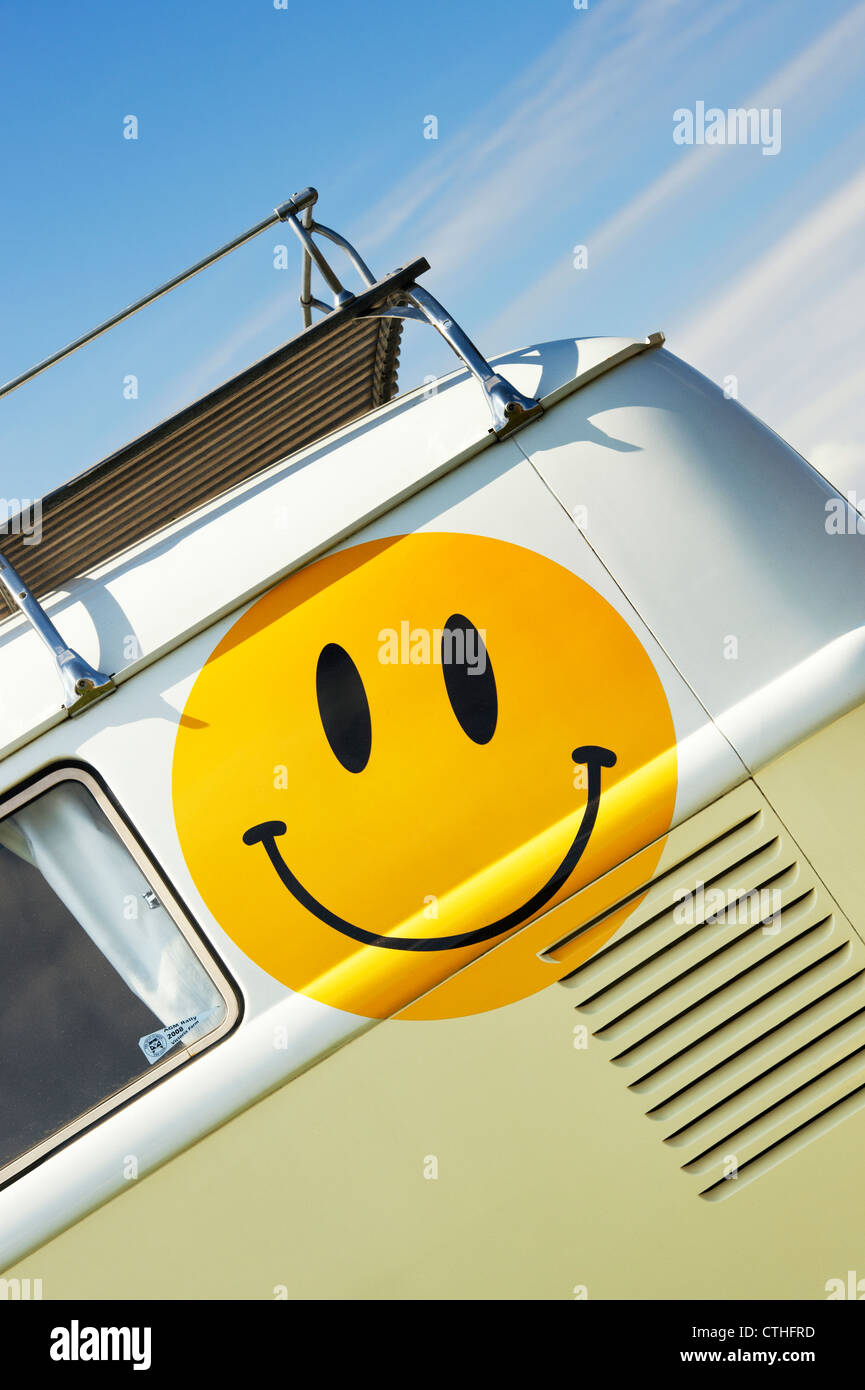 Großen Smiley-Gesicht auf der Seite VW Volkswagen Wohnmobil Stockfoto