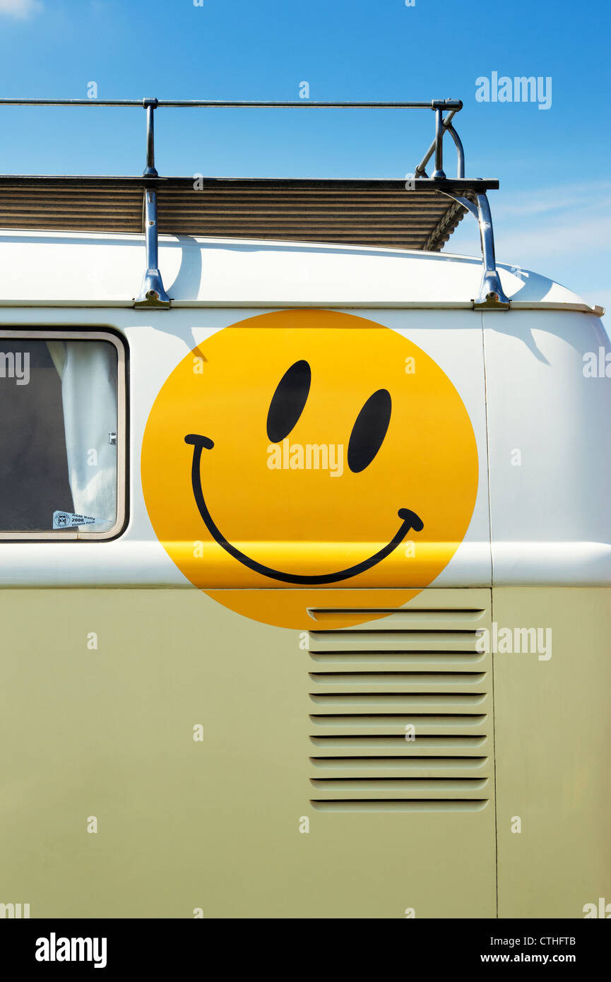 Großen Smiley-Gesicht auf der Seite VW Volkswagen Wohnmobil Stockfoto