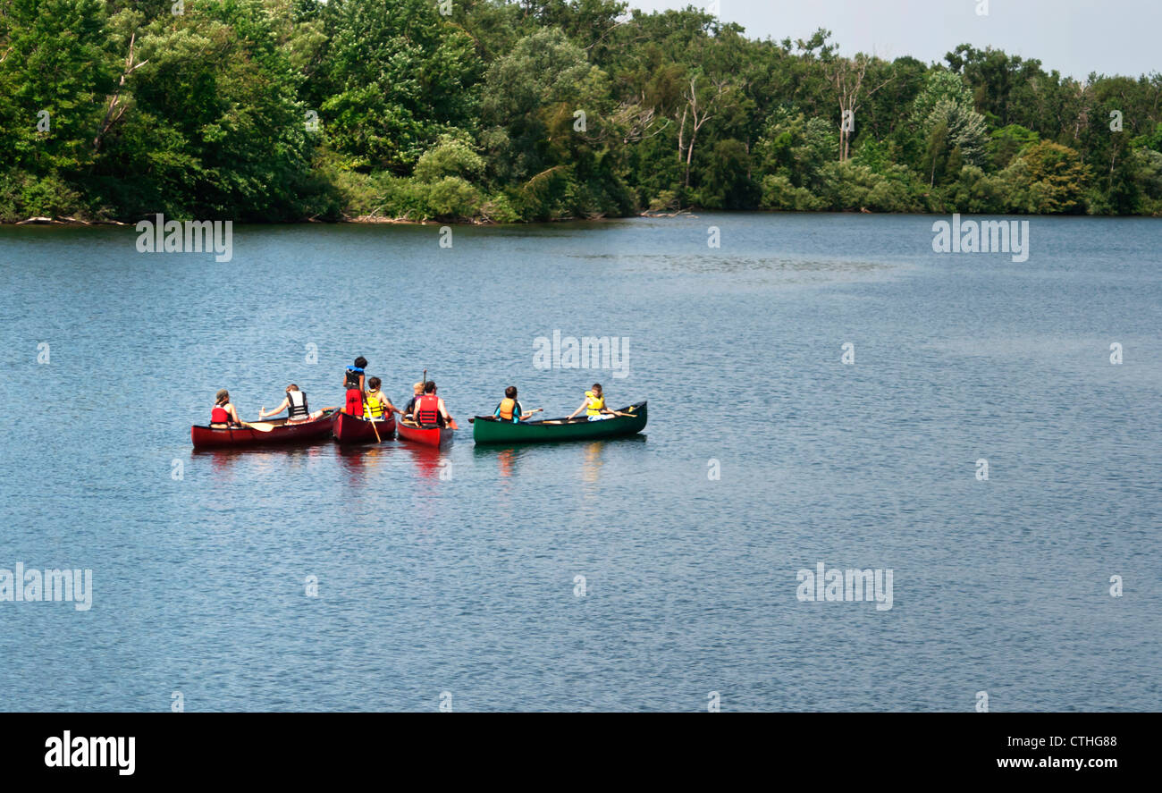 Kanus am Lake Ontario in Toronto Island, Kanada mit Textfreiraum. Stockfoto