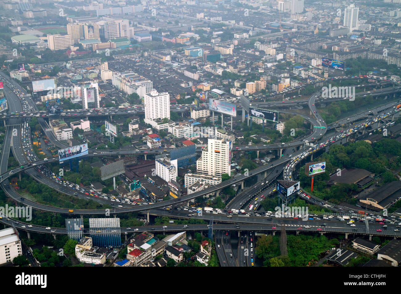 Blick auf Bangkok Stadtbild der Baiyoke Tower II zeigen Luftverschmutzung und Smog, Thailand entnommen. Stockfoto