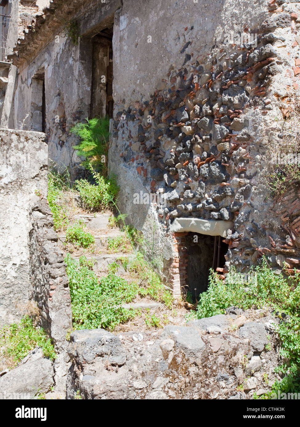 verlassene mittelalterliche Stein Landhaus in Sizilien Stockfoto