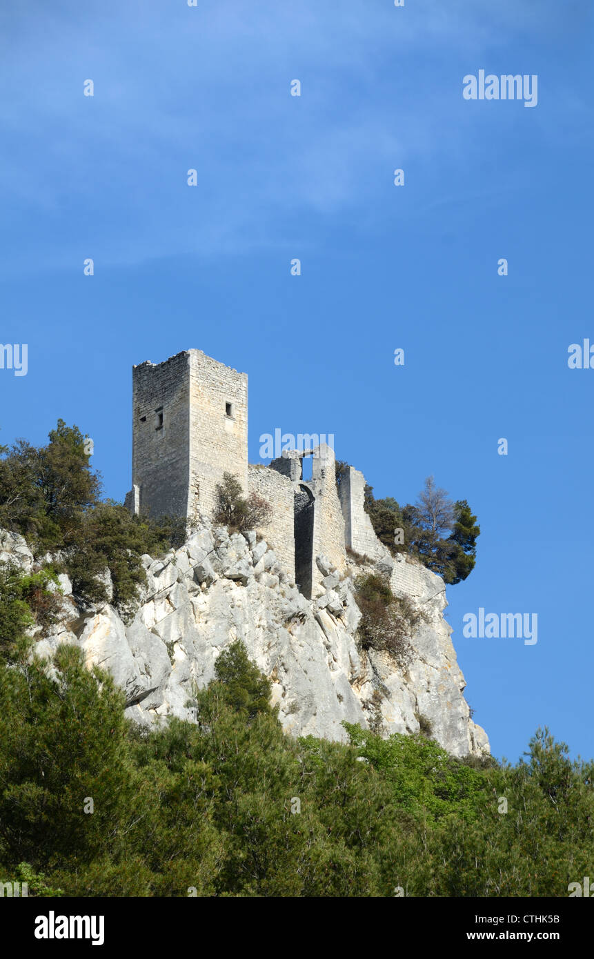 Château oder Burgruinen des Dorfes Oppède-le-Vieux im Luberon Regionalpark Vaucluse Provence Frankreich Stockfoto