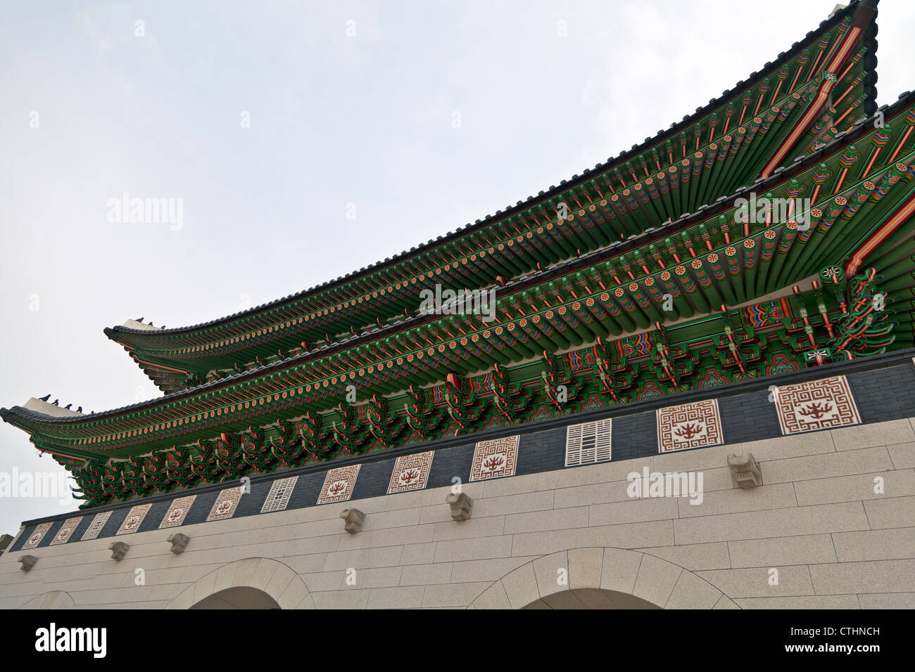 Dach-Detail Gwanghwamun-Tor im Gyeongbokgung Palace Stockfoto