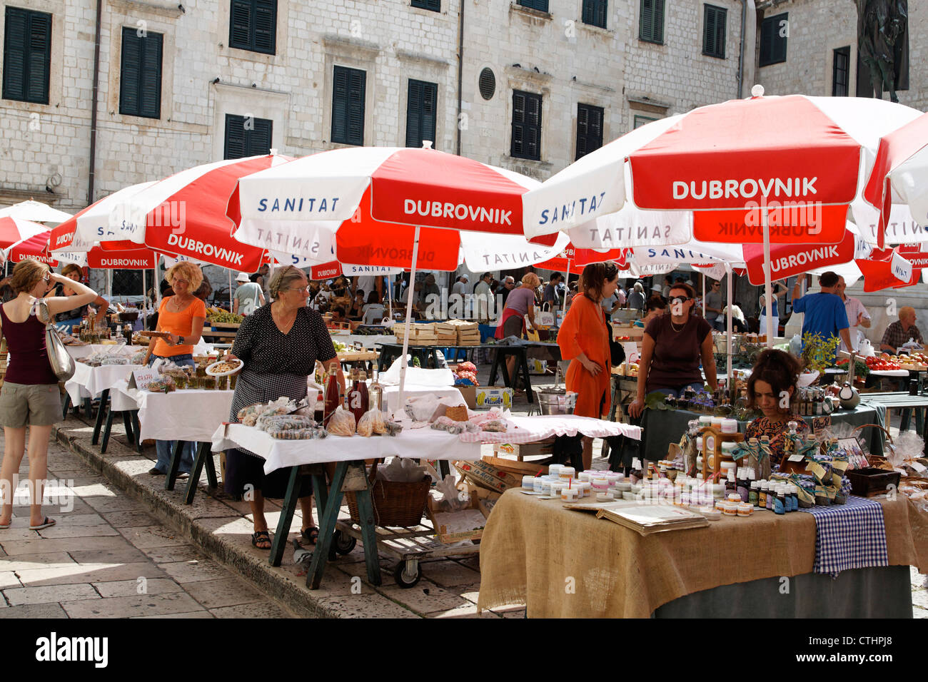 Grüner Markt in der Altstadt von Dubrovnik, Kroatien Stockfoto