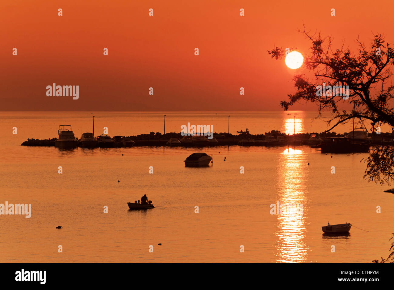 Sonnenuntergang auf der Insel Pag, Novalja, Kroatien Stockfoto