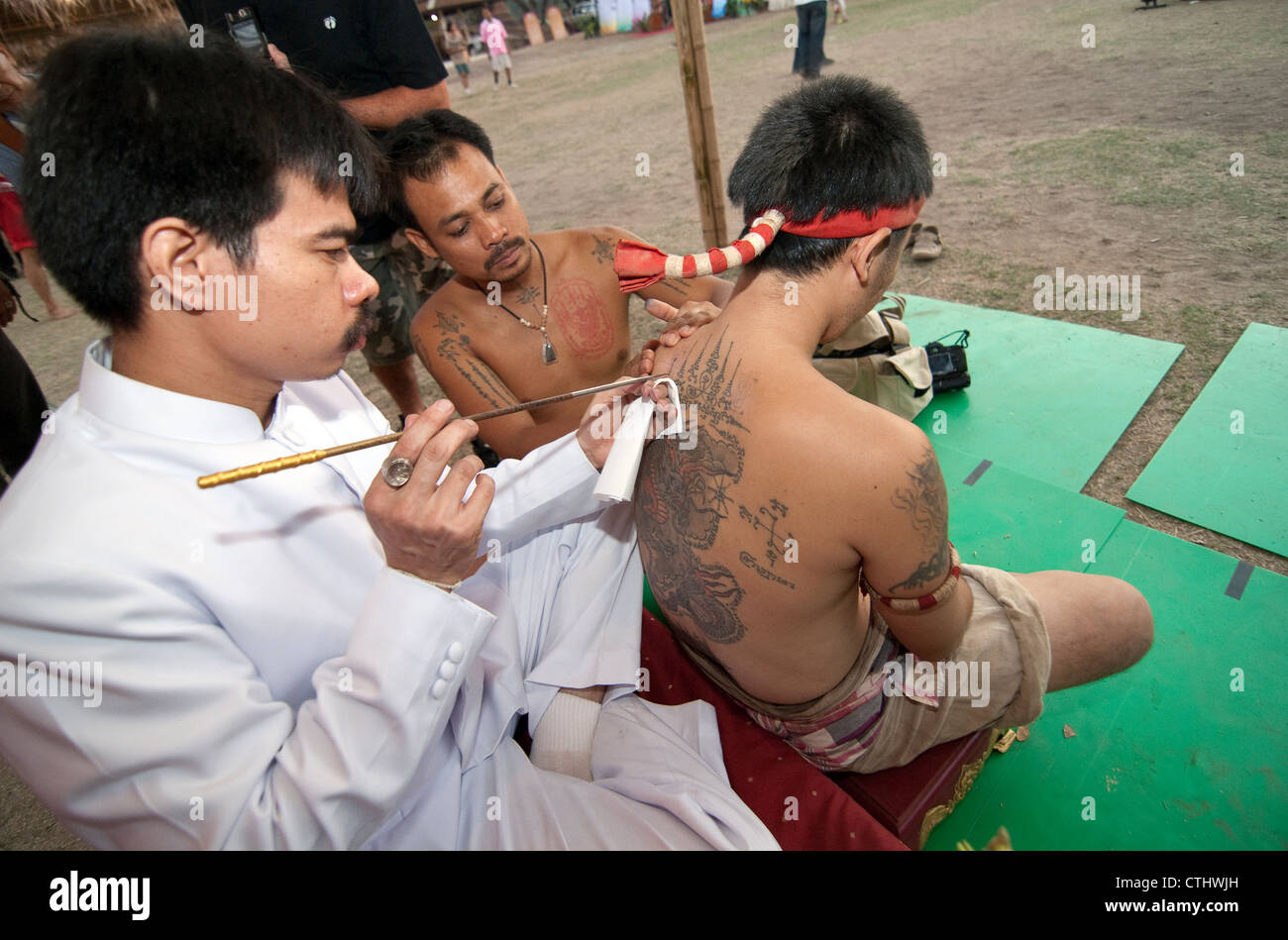Kickboxer Wai Khru in Ayuthaya. Viele haben Sak Yan. Stockfoto