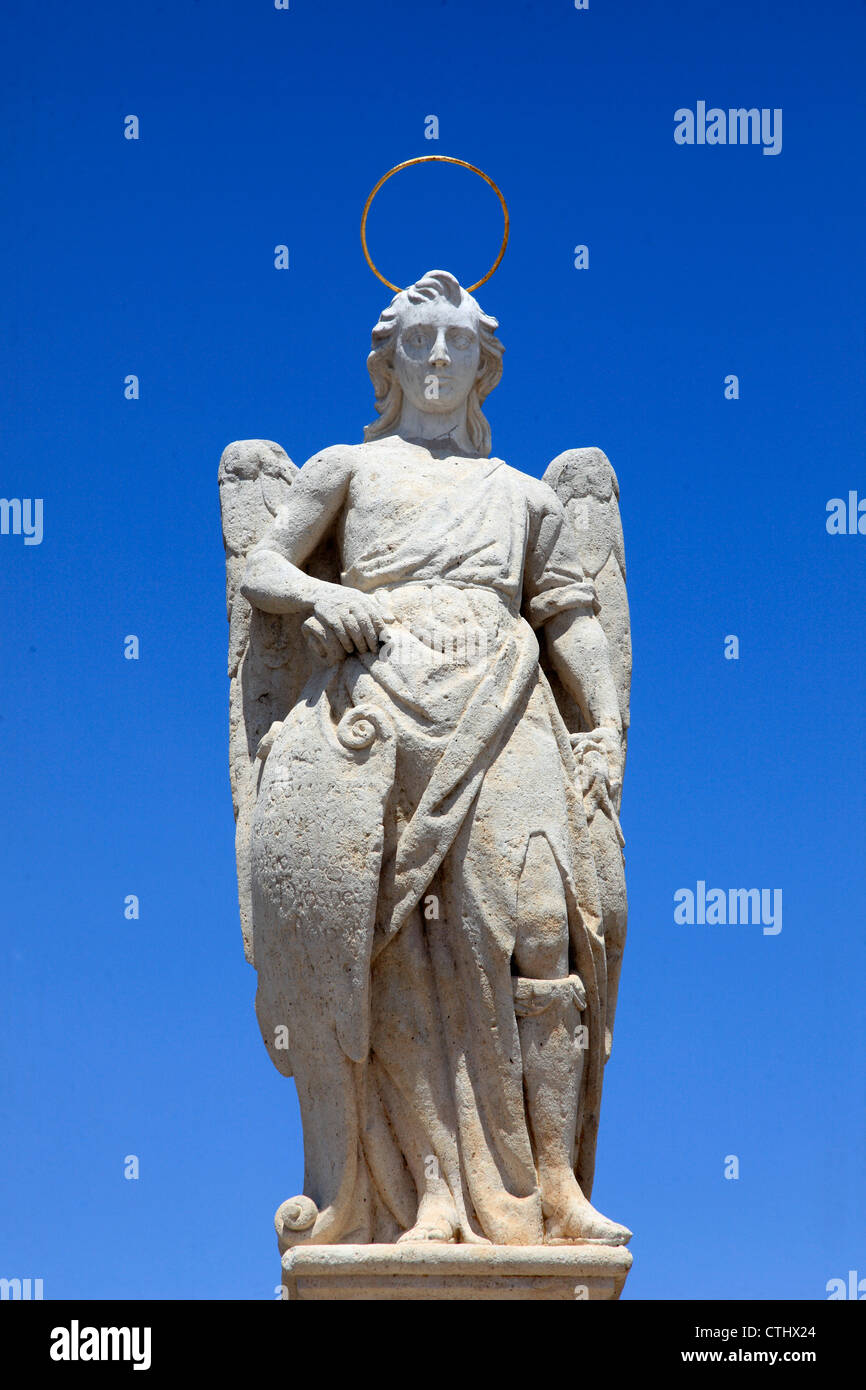 Spanien; Andalusien; Cordoba, Puente Romano, Statue, Stockfoto