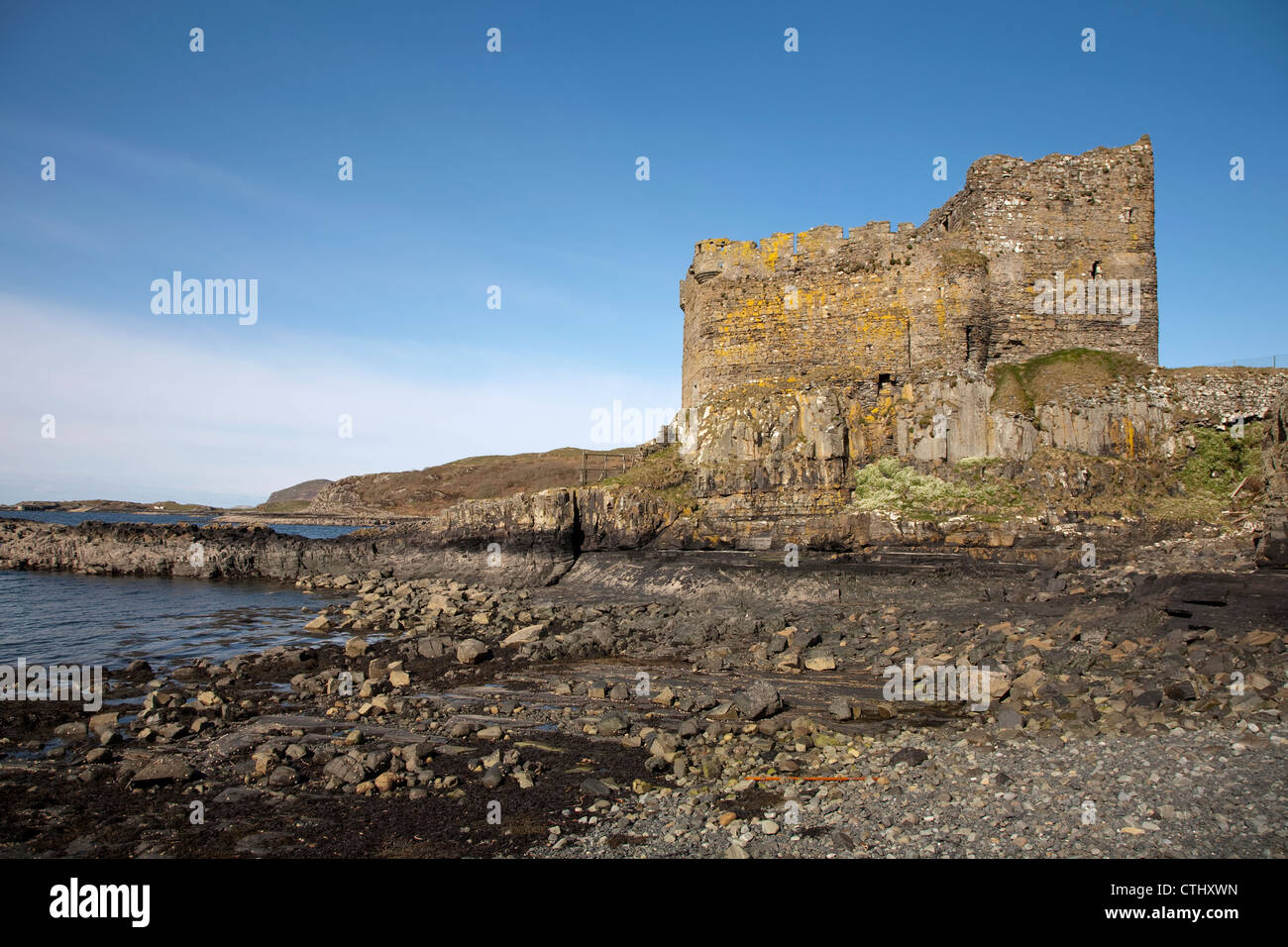 Mingary Burg in der Nähe von Kilchoan an der Küste der Halbinsel Ardnamurchan in Nord-West-Schottland Stockfoto