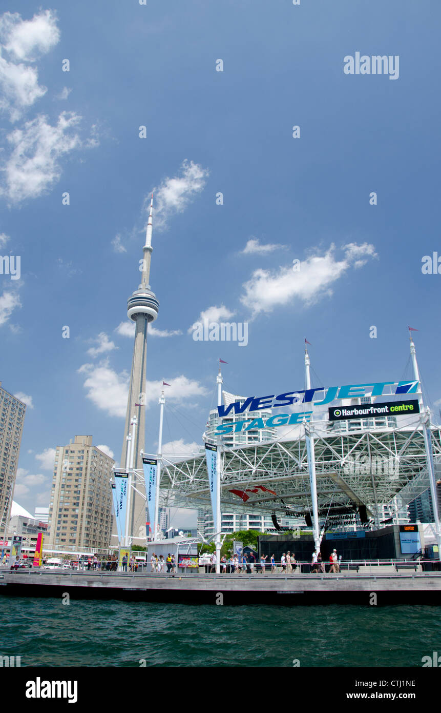 Kanada, Ontario, Toronto. Lake Ontario Skyline Blick auf die Stadt von Harbour Front & West Jet in den Mittelpunkt. Stockfoto
