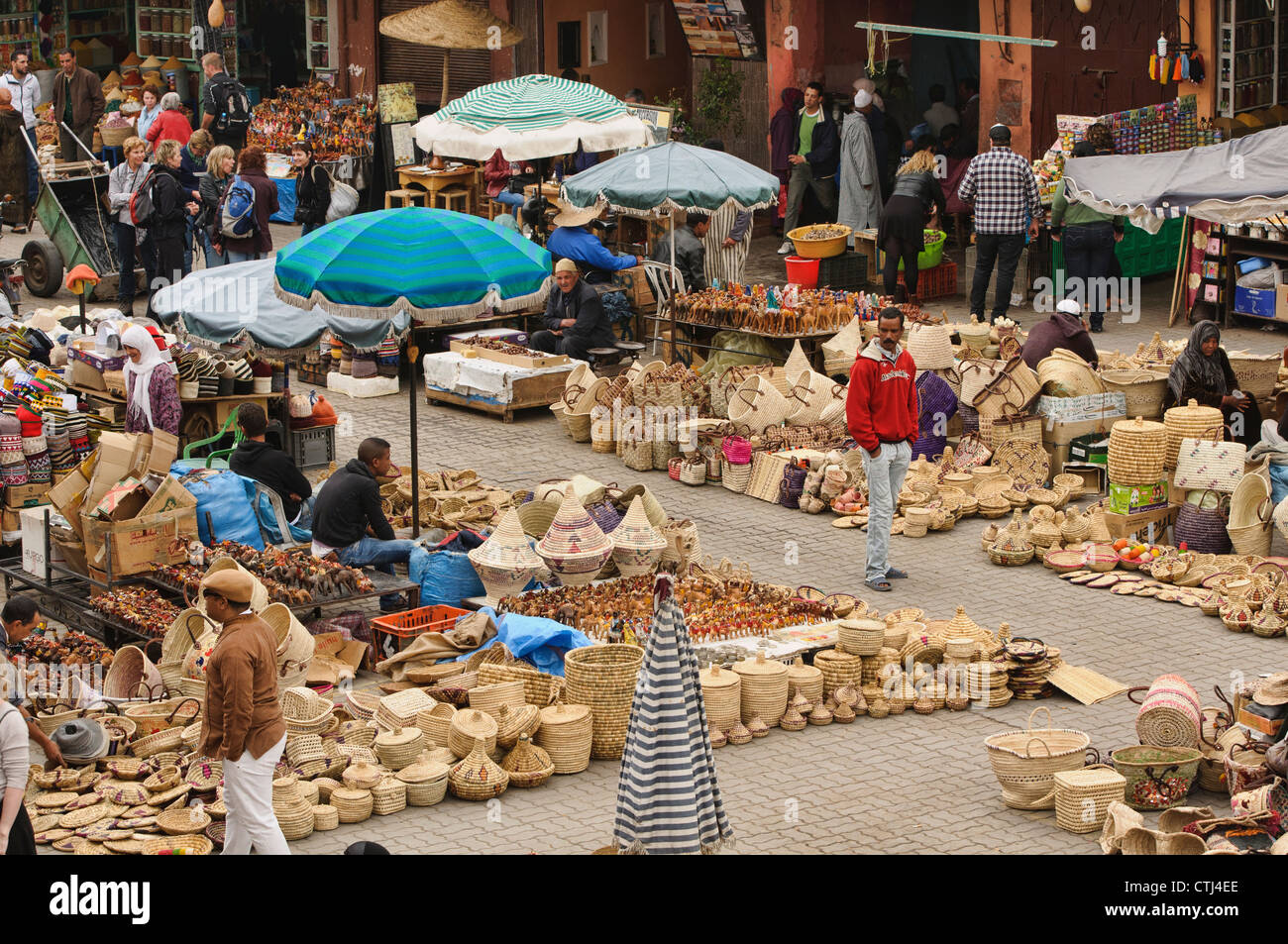 ein Korb-Souk-Markt in der alten Medina in Marrakesch, Marokko Stockfoto