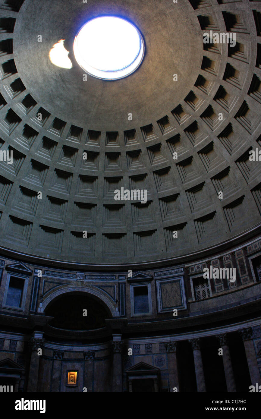 Innere der Pantheon-Kuppel, Rom, Italien. Stockfoto