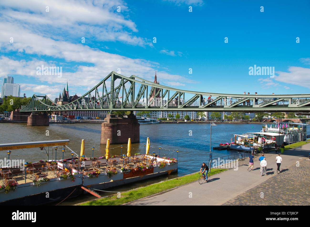 Museumsufer im Stadtteil Sachsenhausen Main am Flussufer Frankfurt Am Main Stadtstaat Hessen Deutschland Europa Stockfoto