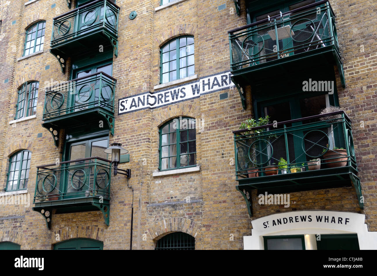 St Andrews Wharf warehouse Apartments, Shad Thames, London, UK Stockfoto
