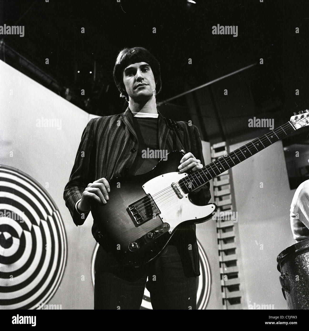 008543 - Ray Davies von The Kinks während der Proben zu Top Of The Pops im Jahr 1964 Stockfoto