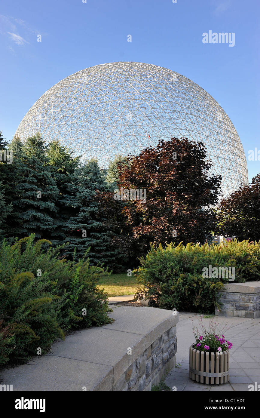 Ein Foto von der Montreal Biosphäre. Dies ist ein architektonisches Meisterwerk und Wahrzeichen der Expo 67. Stockfoto