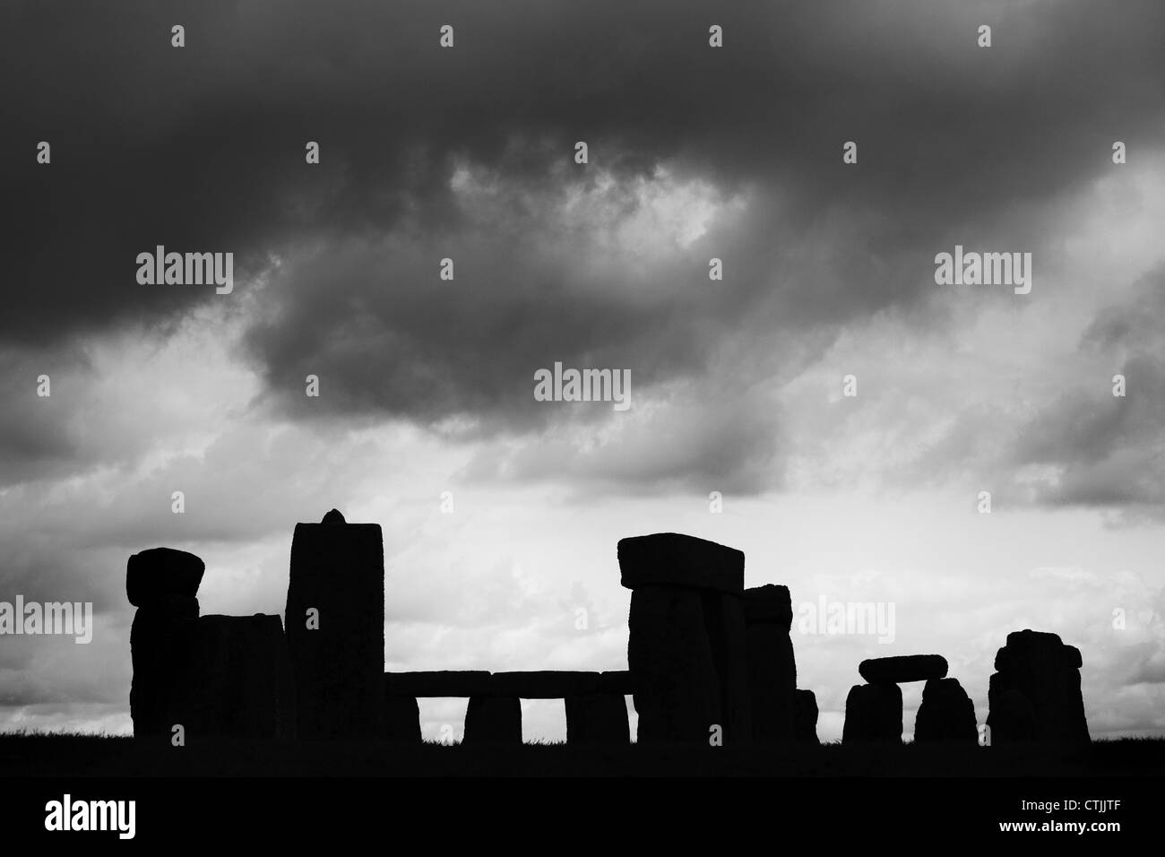 Abstraktes Bild von Stonehenge in klassischem Schwarz und weiß Stockfoto