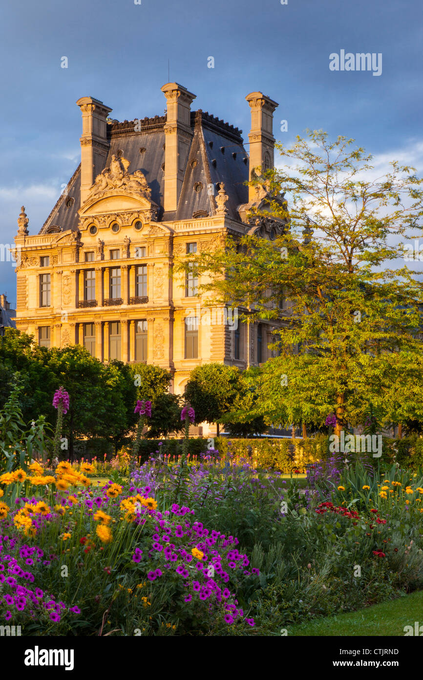 Festlegen von Sonnenlicht am Musée du Louvre und der Jardin des Tuileries, Paris Frankreich Stockfoto