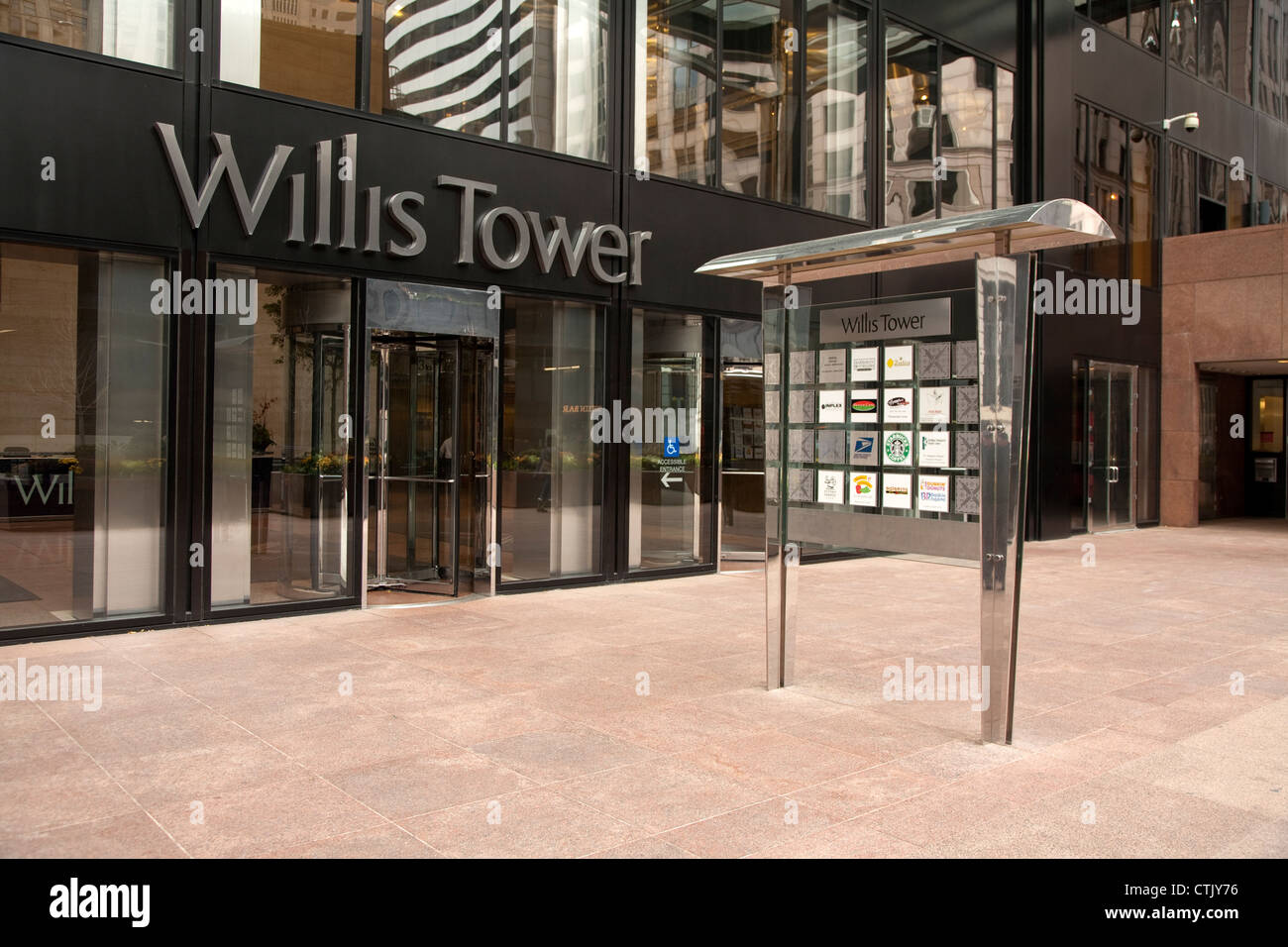 Osteingang zum Empfang des Willis Tower - ehemals Sears Tower - in der Franklin Street in Chicago Illinois USA Stockfoto